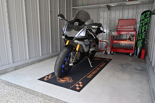 イナバの「バイク保管庫」に、デイトナ ガレージ オプションは装着 