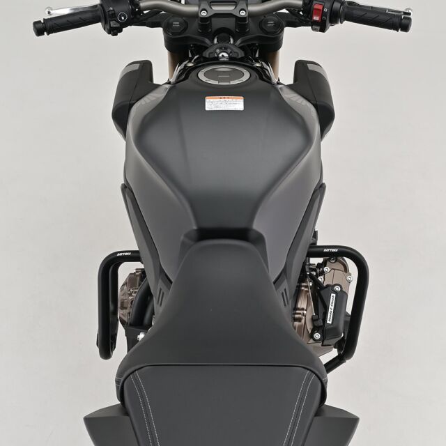 【新商品】
CB650R E-Clutch用のパイプエンジンガードをご紹介します！

3点固定式のパイプレイアウトを採用することで、エンジンから張り出したE-Clucthユニットもしっかり保護するE-Clutch車（'24）専用のエンジンガードです。

◆パイプエンジンガード　CB650R E-Clutch専用
商品番号：60880
公式サイトでチェック↓
https://www.daytona.co.jp/products/detail/60880/
※デイトナ公式サイトで商品をご覧いただくときは、このアカウトのプロフィールから公式サイトへ飛んで該当品番を検索をお願いいたします。

#デイトナJP
#株式会社デイトナ
#daytonajp
#motorcyclelife
#motorcyclelove
#motorcycletouring
#カスタムバイク
#バイクカスタム
#バイクツーリング
#バイク乗り
#バイク乗りと繋がりたい
#バイク好きな人と繋がりたい
#バイク好きと繋がりたい
#バイク好き
#バイクライフ
#バイクのある生活