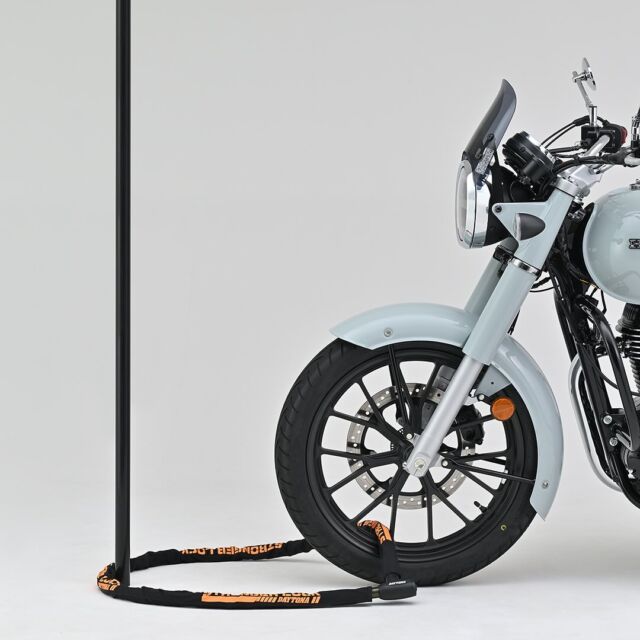 【新商品】
バイク盗難防止におススメの超極太Φ26mmのケーブルロックをご紹介します。

ケーブルは軽量で切断に強いワイヤー+スチールリンクの二重構造。サビを防ぐPVCチューブを被せています。布カバーは丈夫で肉厚な780デニールナイロン製。

ピッキングされにくい構造のカギを3本付属。うち一本は夜間に便利なLEDライト付き。長さは2000mmと1000mmの2タイプがございます。

◆ストロンガースチールリンクロック Φ26（2000mm）
商品番号：48493
◆ストロンガースチールリンクロック Φ26（1000mm）
商品番号：48488
※デイトナ公式サイトで商品をご覧いただくときは、このアカウトのプロフィールから公式サイトへ飛んで該当品番を検索するとご確認いただけます。

#デイトナJP
#株式会社デイトナ
#daytonajp
#motorcyclelife
#motorcyclelove
#motorcycletouring
#カスタムバイク
#バイクカスタム
#バイクツーリング
#バイク乗り
#バイク乗りと繋がりたい
#バイク好きな人と繋がりたい
#バイク好きと繋がりたい
#バイク好き
#バイクライフ
#バイクのある生活
#ストロンガースチールリンクロック