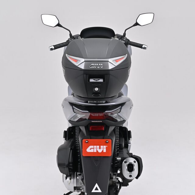 手軽な価格のGIVI ベーシックモデルC30NTをご紹介します。
 
付属の汎用ベースを使用し純正や市販のキャリアが取り付けできるほか、GIVI製車種専用フィッティングと組み合わせて取り付けることも可能です。
 
生産工程の見直しによりお求めやすくなりました。ヘルメットがひとつ入るコンパクトサイズ。プッシュダウンクローズシステムを採用しています。
また、同タイプで色違いのC30Nもございます。
 
◆GIVI　C30NT　TECH未塗装ブラック（30L）
デイトナ商品番号：61507
◆GIVI　C30N　未塗装ブラック（30L）
デイトナ商品番号：61496
公式サイトで見る↓
https://www.daytona.co.jp/products/series/detail/216/
※デイトナ公式サイトで商品をご覧いただくときは、このアカウトのプロフィールから公式サイトへ飛んで該当品番を検索するとご確認いただけます。

#givi
#givic30n 
#デイトナJP
#株式会社デイトナ
#daytonajp
#motorcyclelife
#motorcyclelove
#motorcycletouring
#カスタムバイク
#バイクカスタム
#バイクツーリング
#バイク乗り
#バイク乗りと繋がりたい
#バイク好きな人と繋がりたい
#バイク好きと繋がりたい
#バイク好き
#バイクライフ
#バイクのある生活