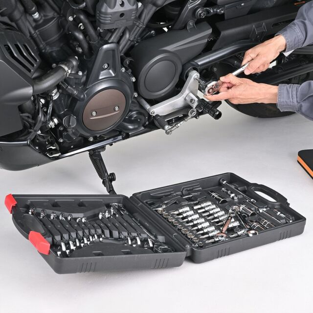【新商品】
ハンドル周りやスパークプラグの確認など、簡単な整備に必要な工具を揃えた入門用セット。

インチとミリの基本的なサイズが揃っているので国産車の他、ハーレーダビッドソンの整備にも使用できます。素材は超高度のS2を採用しました。クローム仕上げ。ただいま発売中！

◆インチ＆ミリ 工具セット（52PCS）
商品番号：61398
公式サイトでセット内容をチェック↓
https://www.daytona.co.jp/products/detail/61398/
※デイトナ公式サイトで商品をご覧いただくときは、このアカウトのプロフィールから公式サイトへ飛んで該当品番を検索するとご確認いただけます。

#デイトナJP
#株式会社デイトナ
#daytonajp
#motorcyclelife
#motorcyclelove
#motorcycletouring
#カスタムバイク
#バイクカスタム
#バイクツーリング
#バイク乗り
#バイク乗りと繋がりたい
#バイク好きな人と繋がりたい
#バイク好きと繋がりたい
#バイク好き
#バイクライフ
#バイクのある生活
#デイトナ工具
